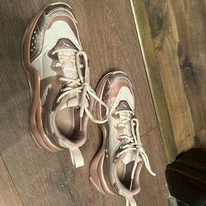 Puma rose gold sneaker